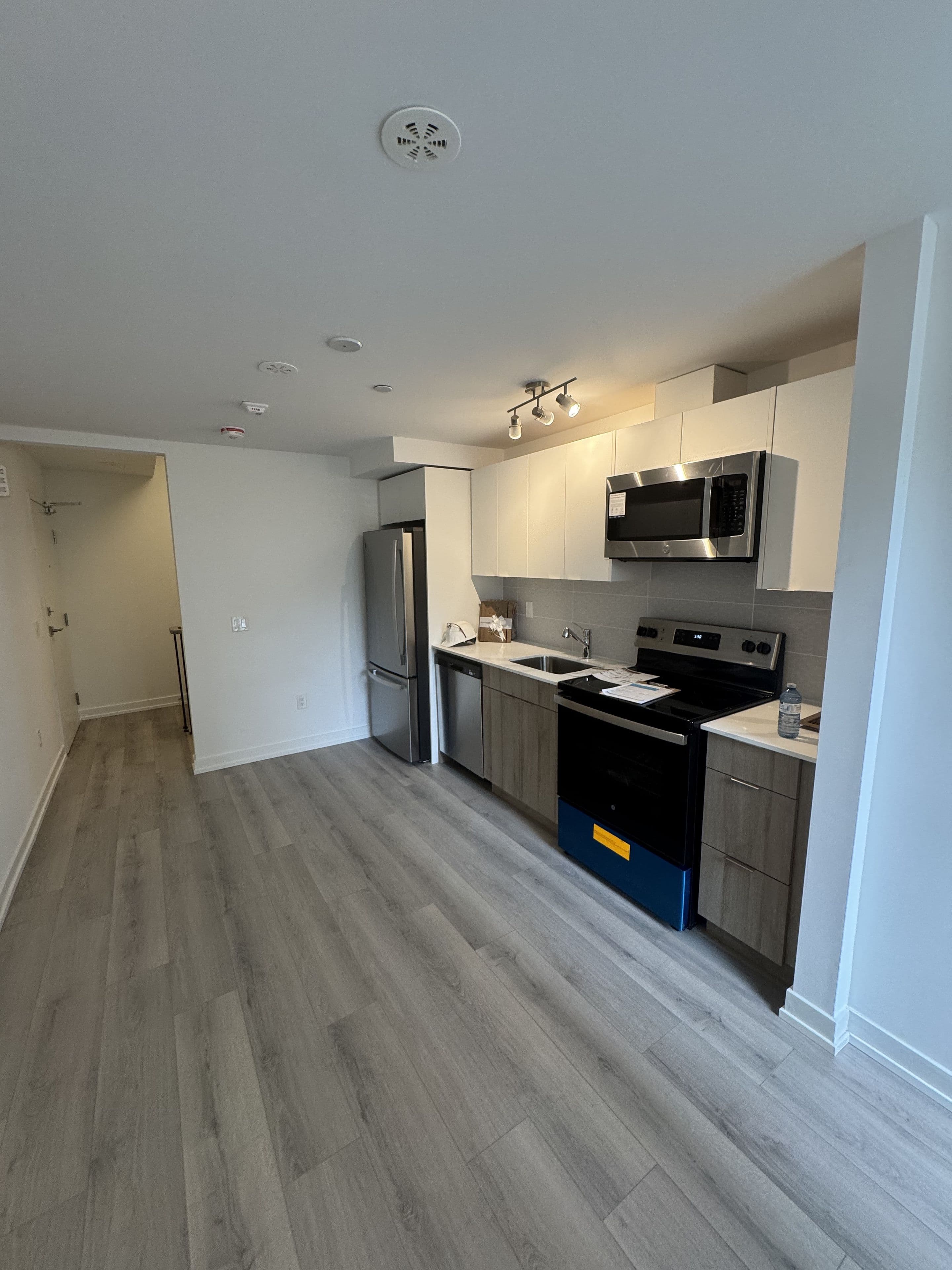 3079 pharmacy Avenue, Toronto E05, ON M1T 1H8