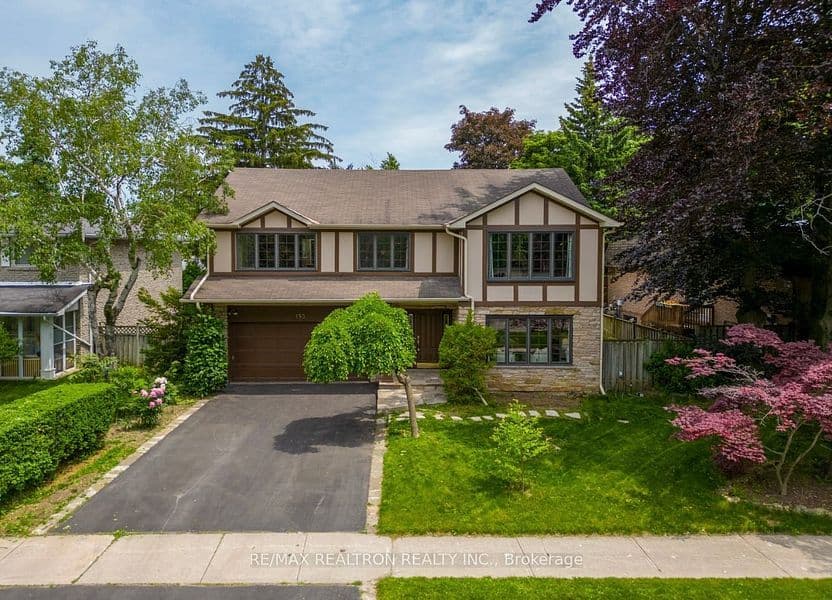 153 Banbury Road, Toronto C13, ON M3B 2L7