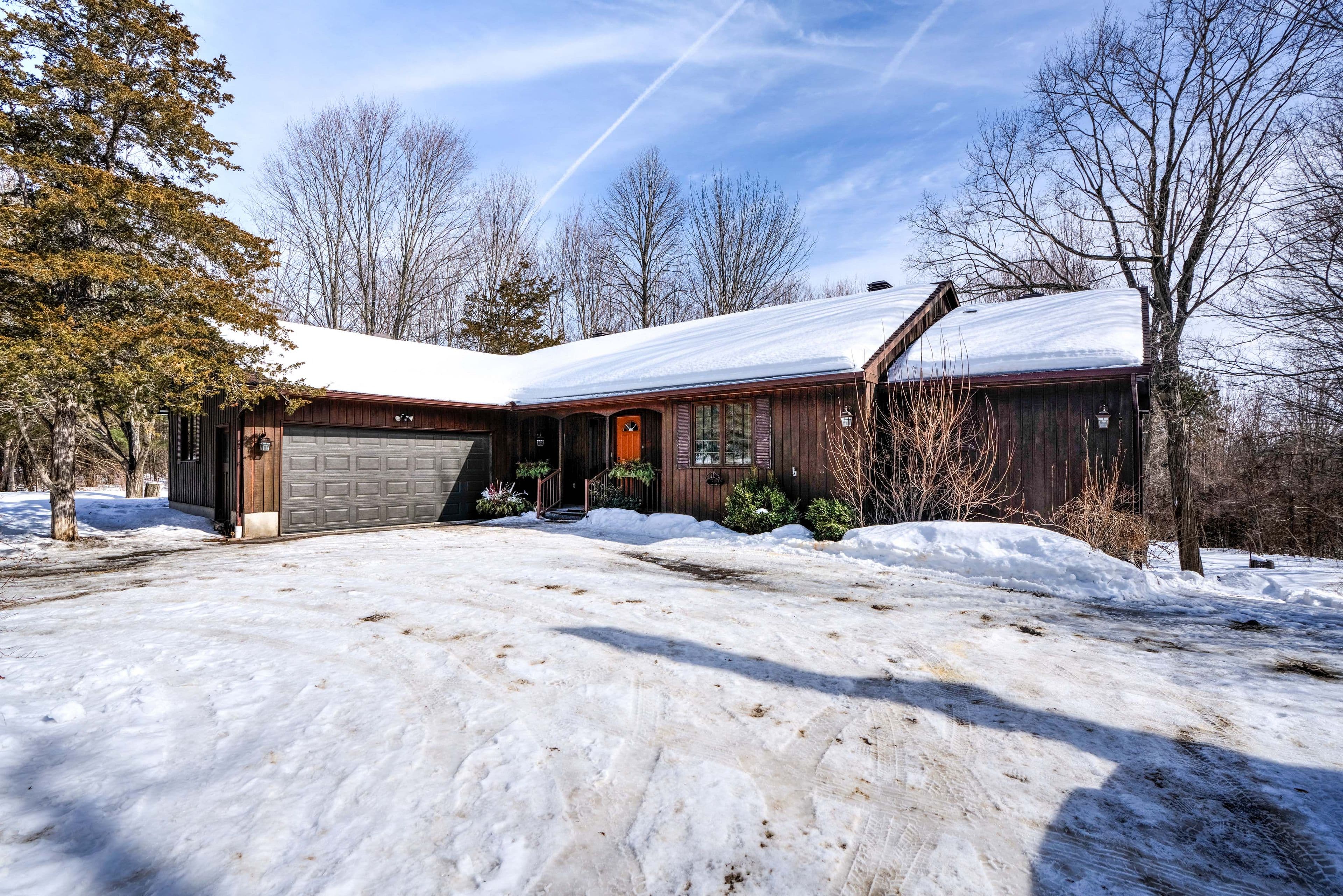 9889 Perth Road, Rideau Lakes, ON K0G 1X0