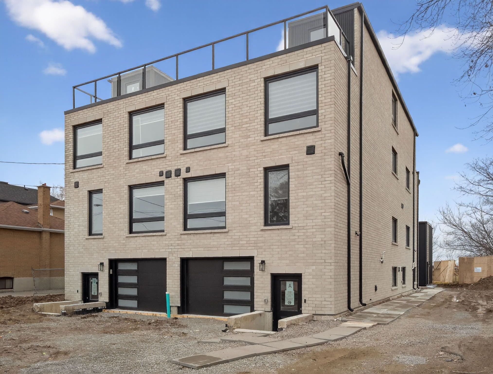 279 REINER Road D, Toronto W05, ON M3H 2M5