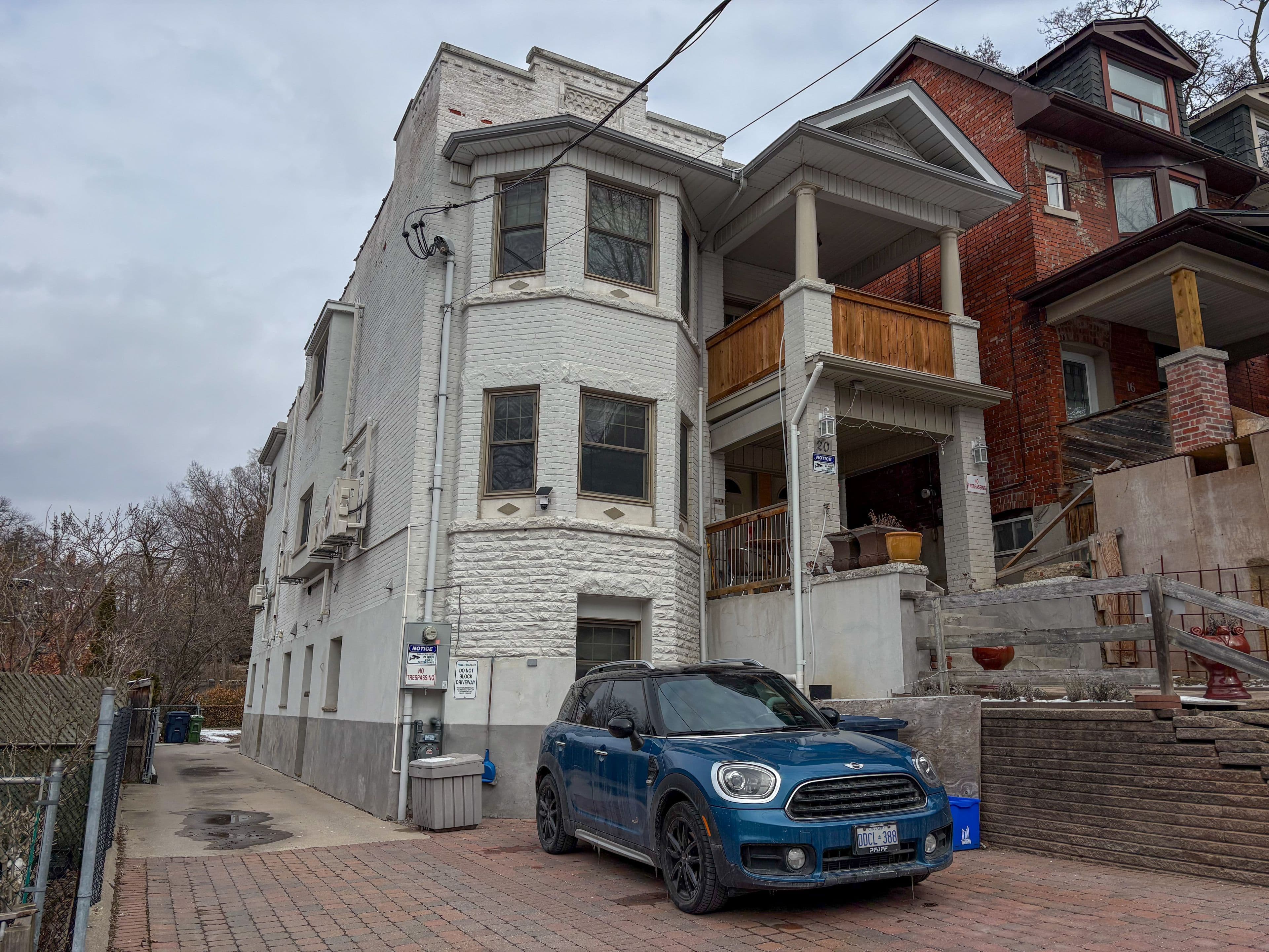 20 Glen Gordon Road 4, Toronto W02, ON M6P 1B8