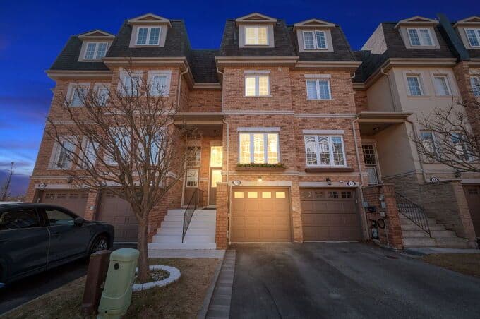 435 Hensall Circle 30, Mississauga, ON L5A 4P1