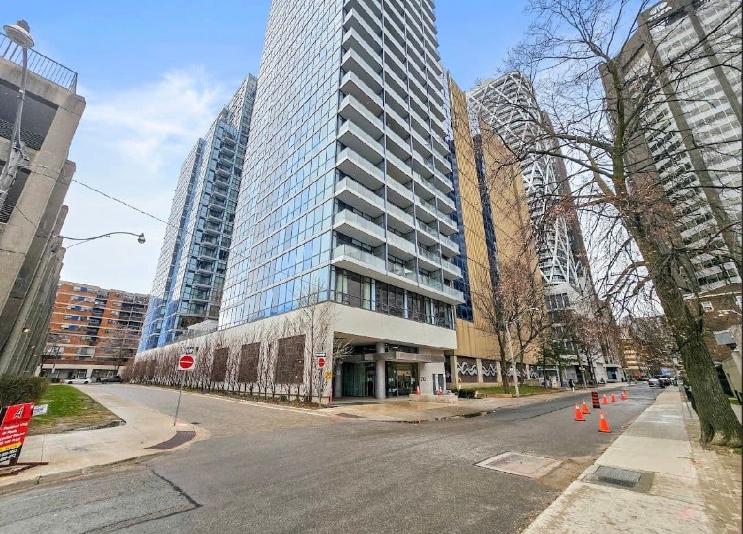 210 SIMCOE Street 2011, Toronto C01, ON M5T 0A9