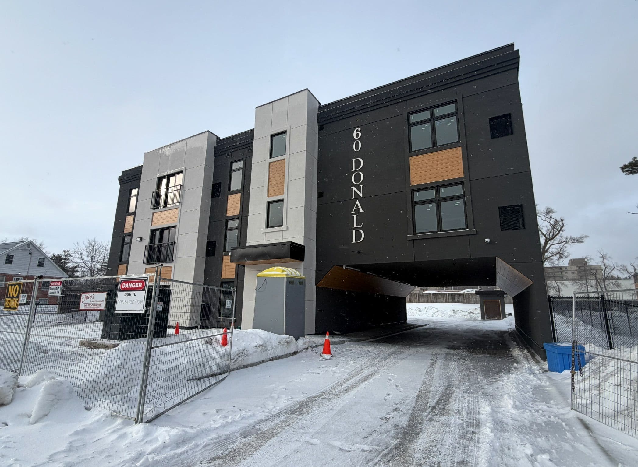 60 Donald Street 102, Barrie, ON L4N 1E3