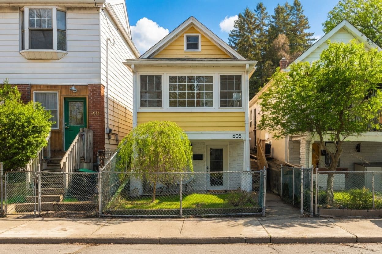 605 Craven Road, Toronto E01, ON M4L 2Z6