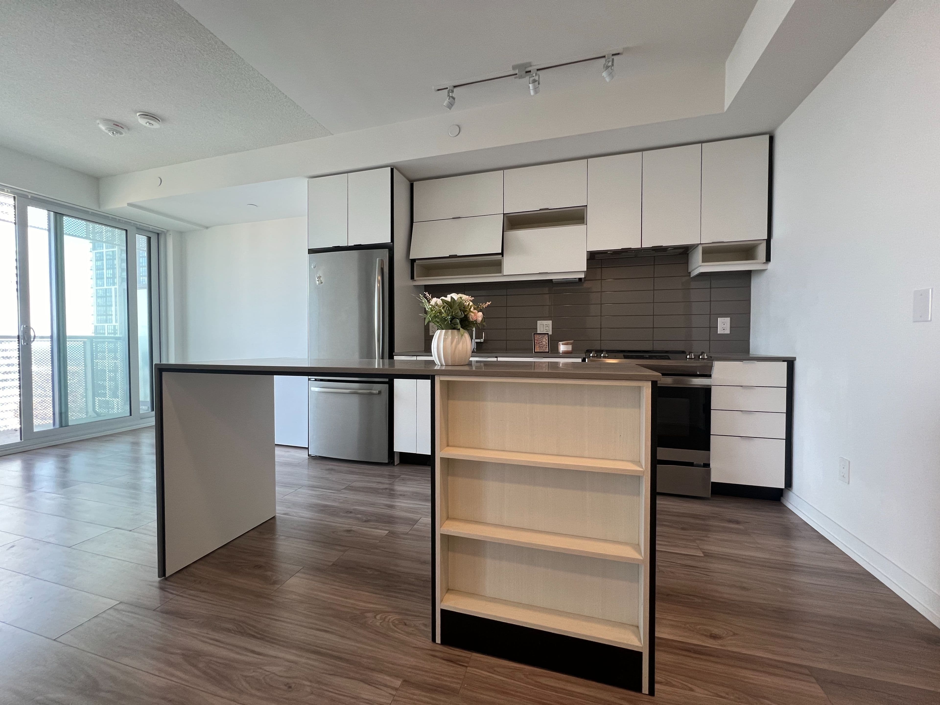 4065 Confederation Parkway, Mississauga, ON L5B 4N1