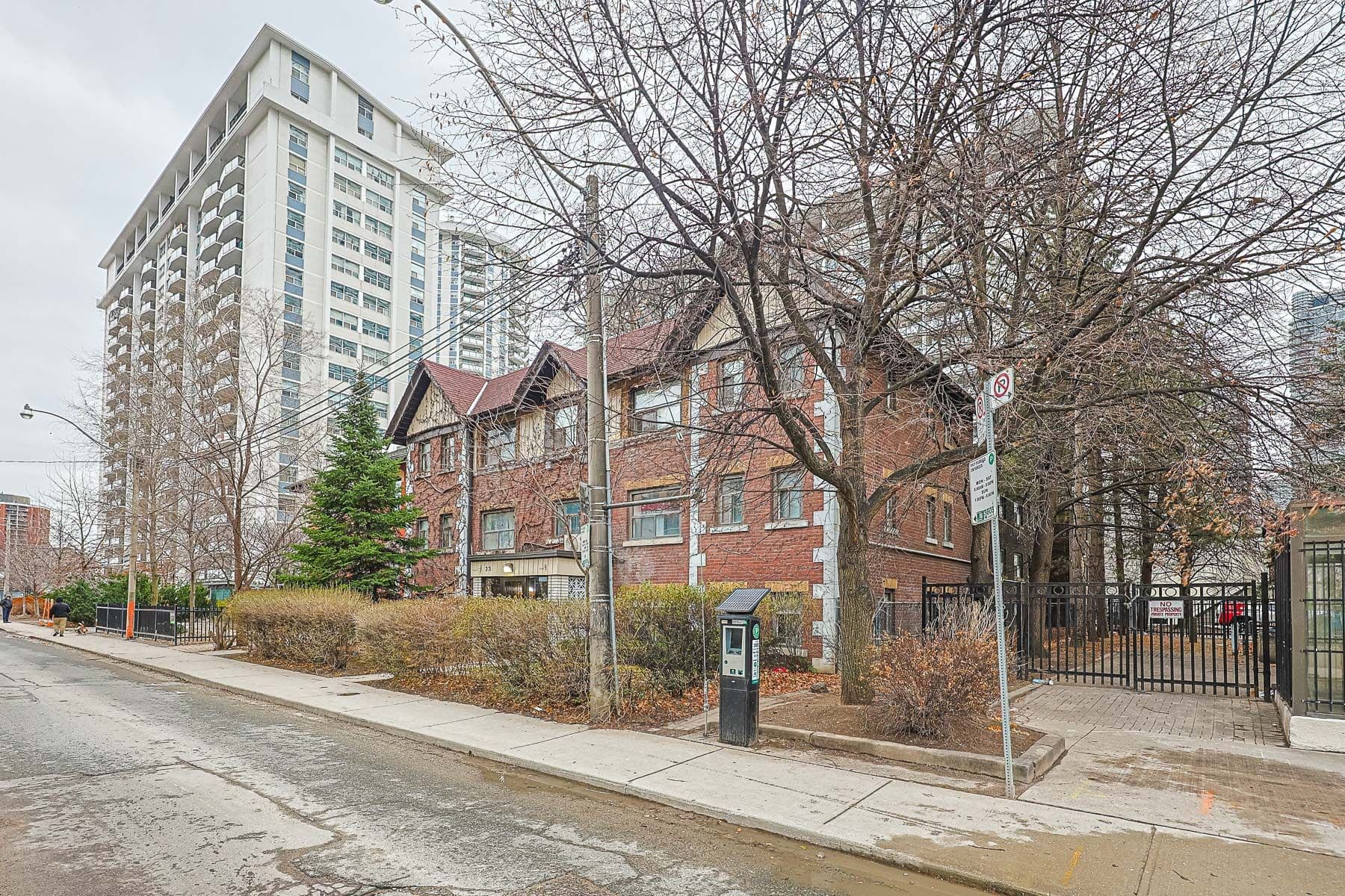 33 Maitland Street 106, Toronto C08, ON M4Y 1C8