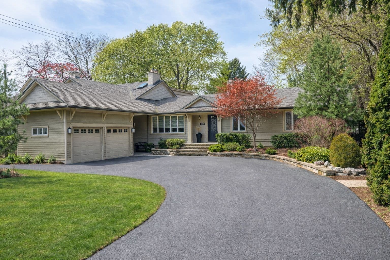 4391 Lakeshore Road, Burlington, ON L7L 1B3