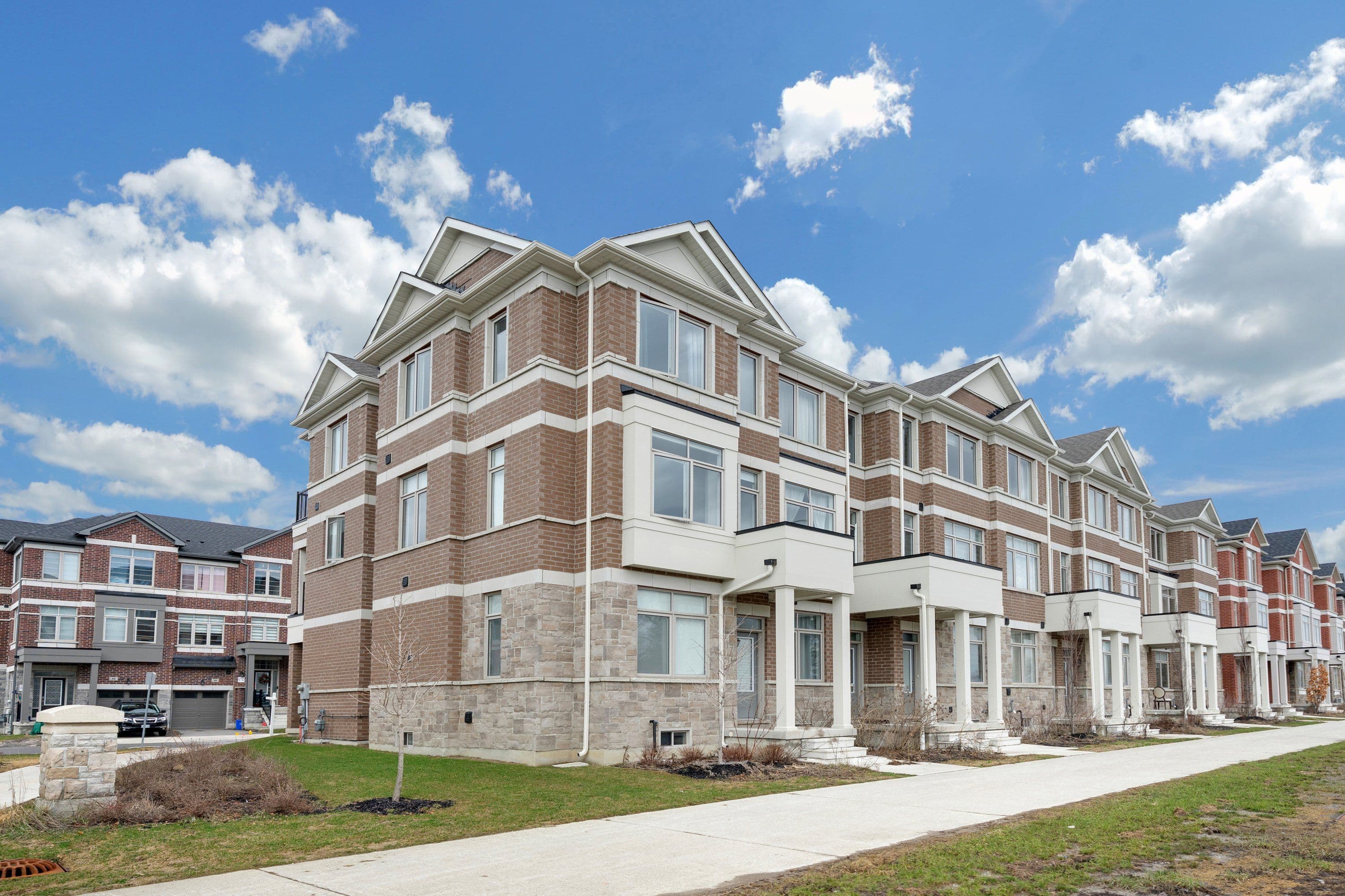 61 Carneros Way, Markham, ON L6B 1R2