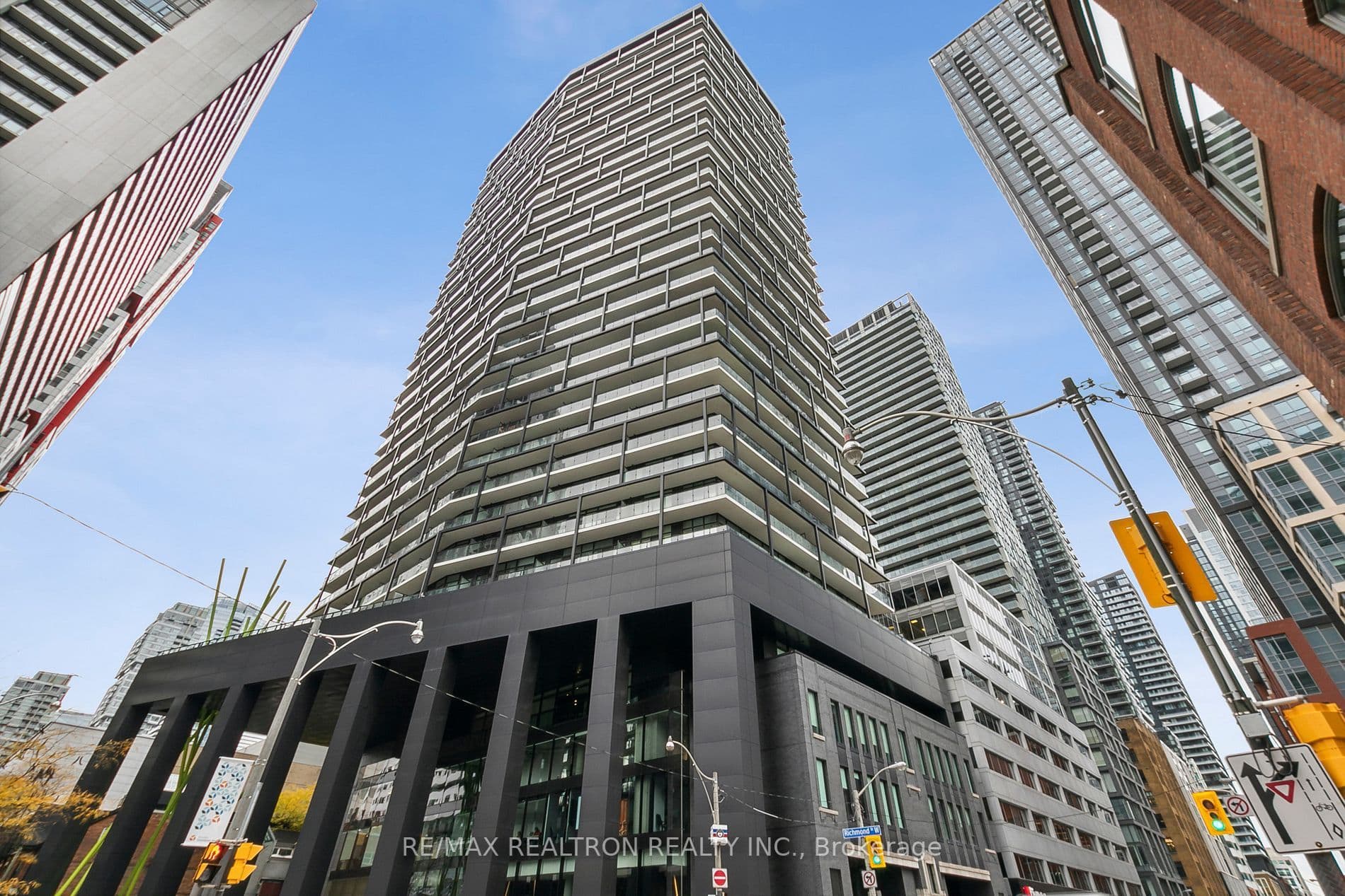 125 Peter Street 2708, Toronto C01, ON M5V 2E9