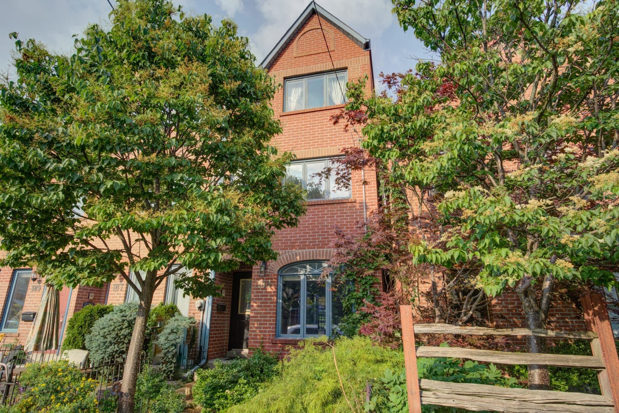 185 Lippincott Street, Toronto C01, ON M5S 2P3