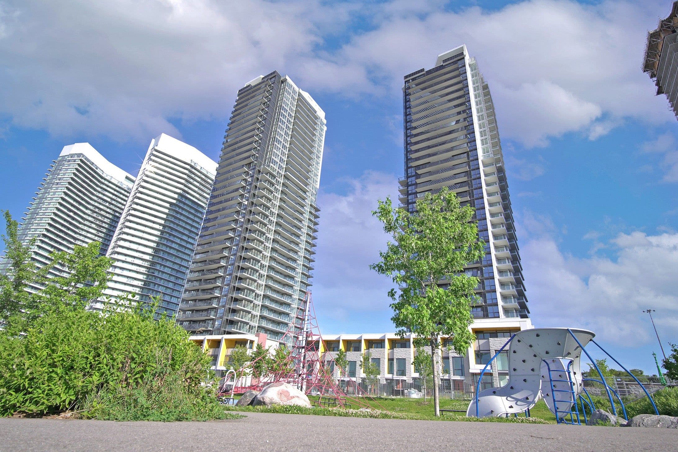 85 McMahon Drive 901, Toronto C15, ON M2K 0H1