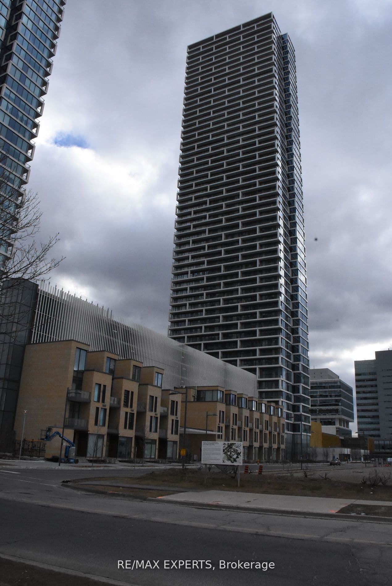 5 Buttermill Avenue 5905, Vaughan, ON L4K 0J5