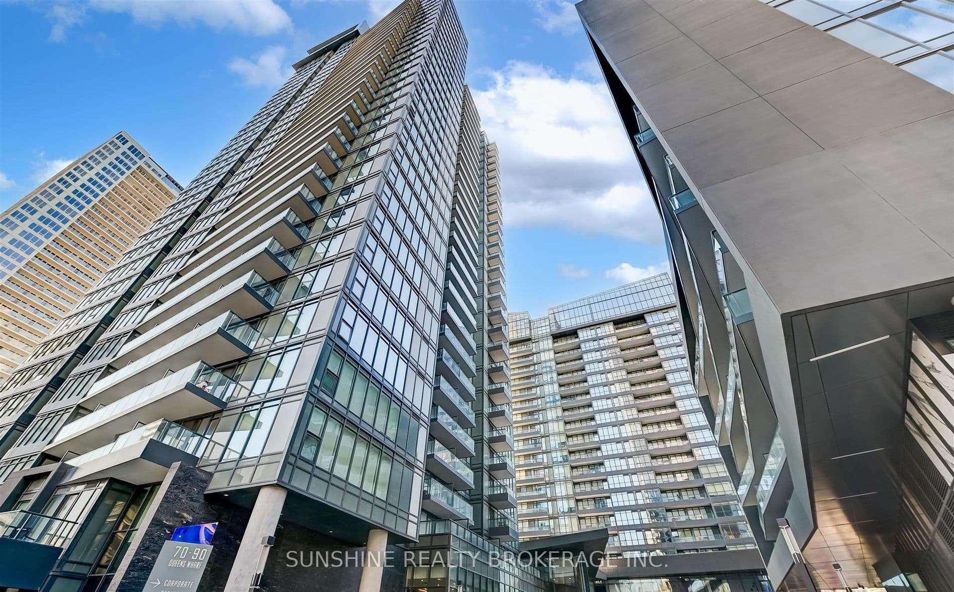 80 Queens Wharf Road 1715, Toronto C01, ON M5V 0J3