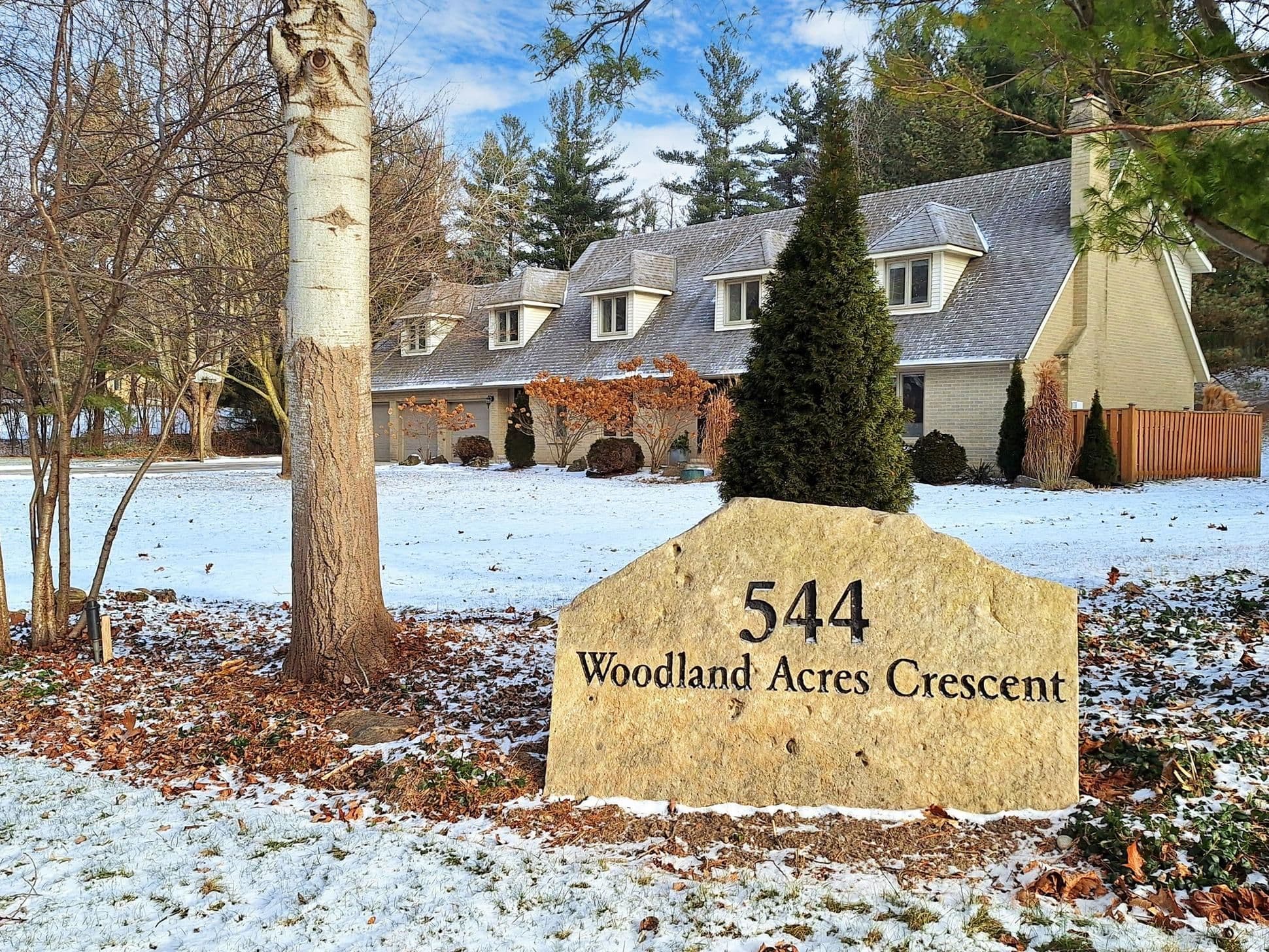 544 Woodland Acres Crescent, Vaughan, ON L6A 1G2