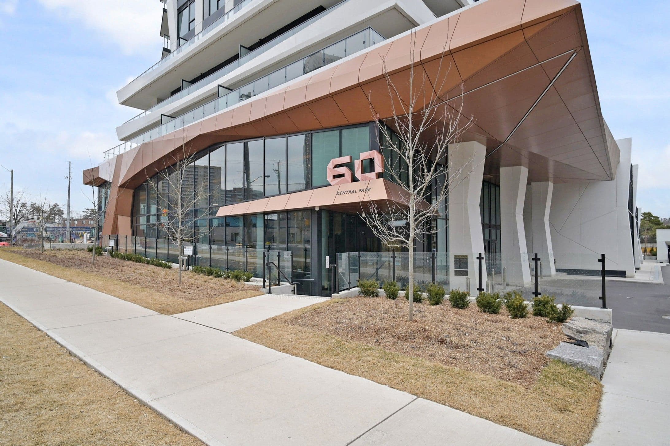 60 Central Park Roadway N/A 1705, Toronto W08, ON M9A 0E6