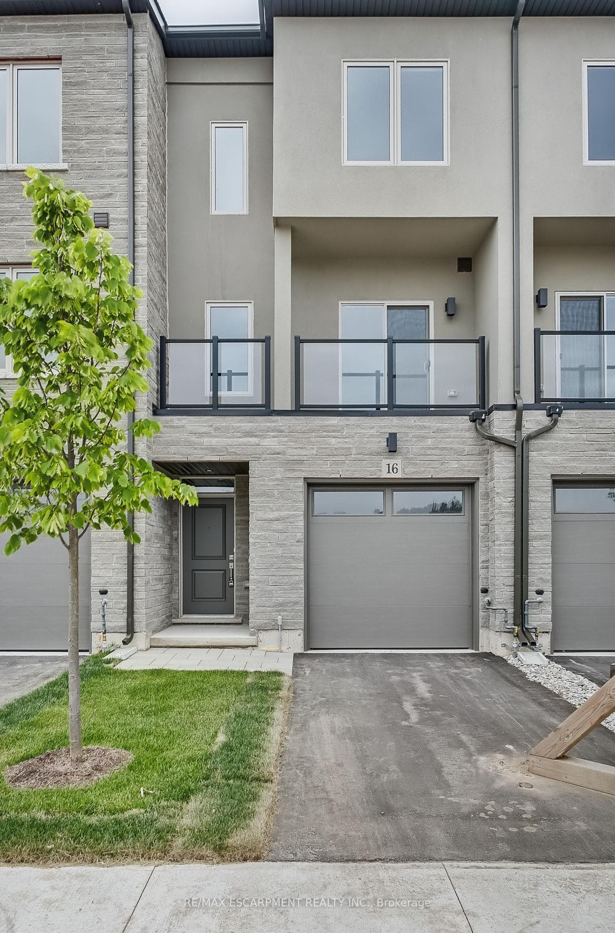 16 CLEAR VALLEY Lane, Hamilton, ON L0R 1W0