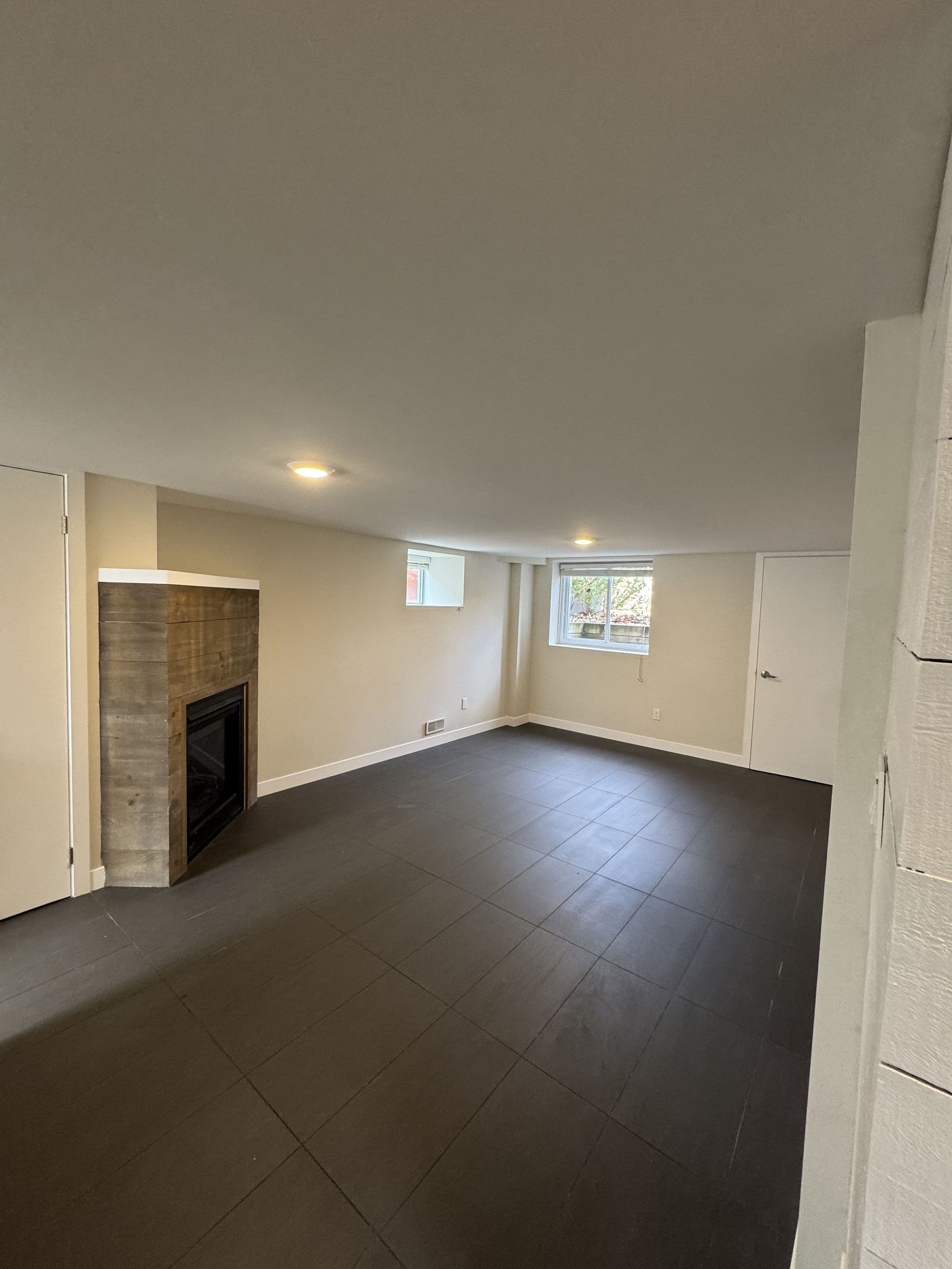 40 Bond Street Lower Level, Oakville, ON L6K 1L7