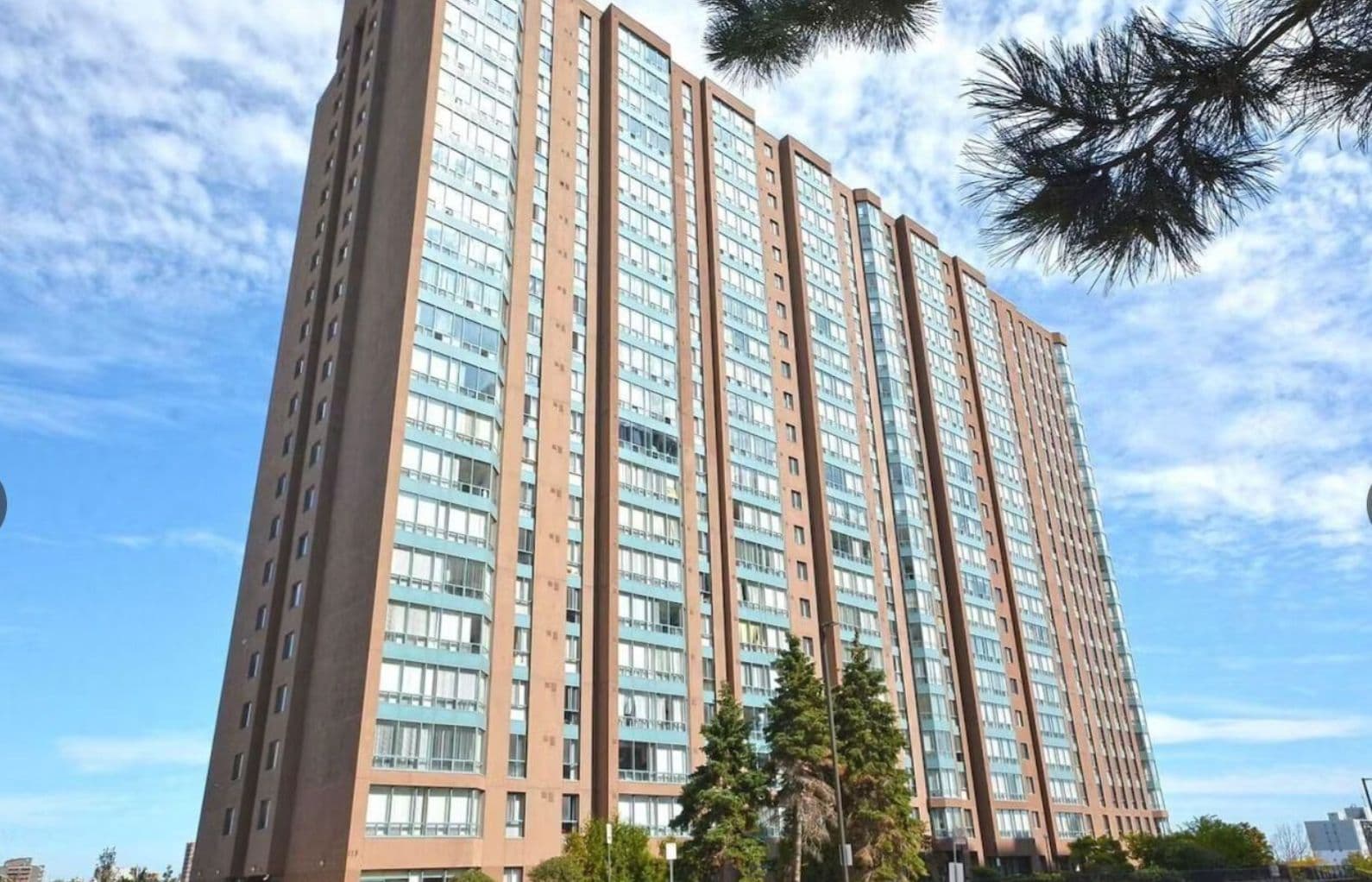 115 Hillcrest Avenue 1403, Mississauga, ON L5B 3Y9