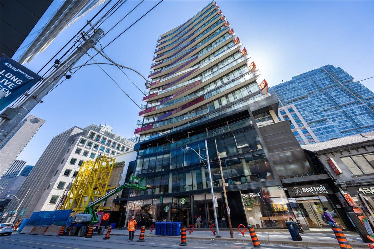 215 Queen Street W 1907, Toronto C01, ON M5A 1S2