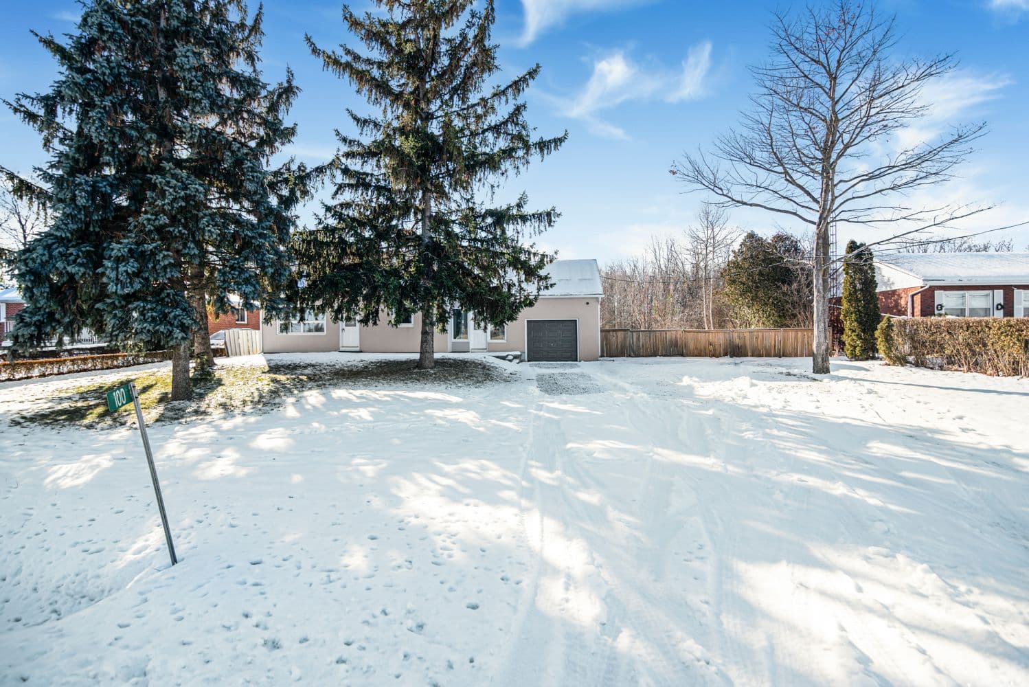 100 Green Mountain Road E, Hamilton, ON L8J 2W4