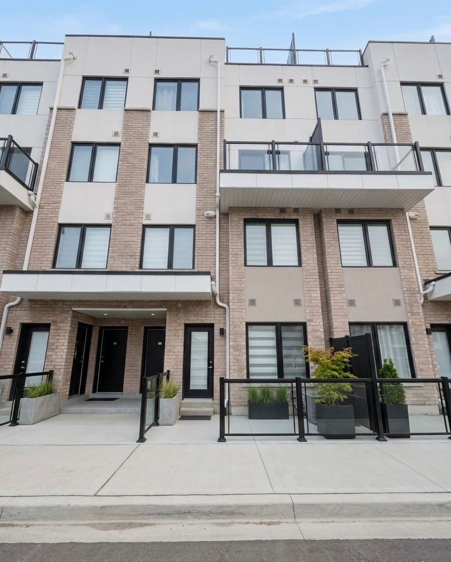 1695 Dersan Street 329, Pickering, ON L1X 0S9