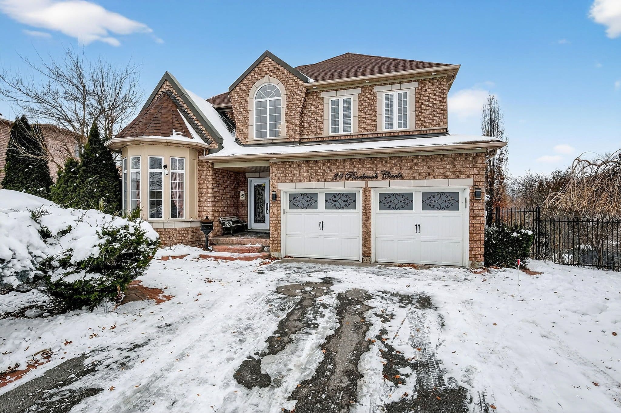 39 Pinebrook Circle, Caledon, ON L7C 1C4