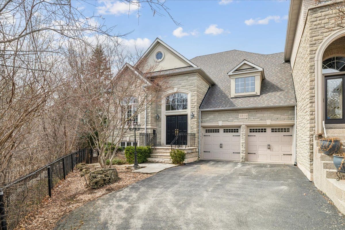 2359 Woodfield Road, Oakville, ON L6H 6Y6