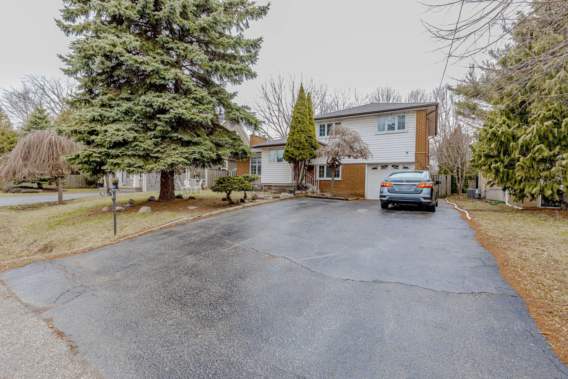 2463 Applewood Drive, Oakville, ON L6L 1V7