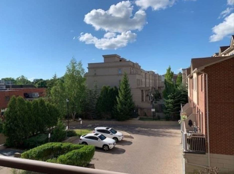 2 Clairtrell Road 315, Toronto C14, ON M2N 7H5