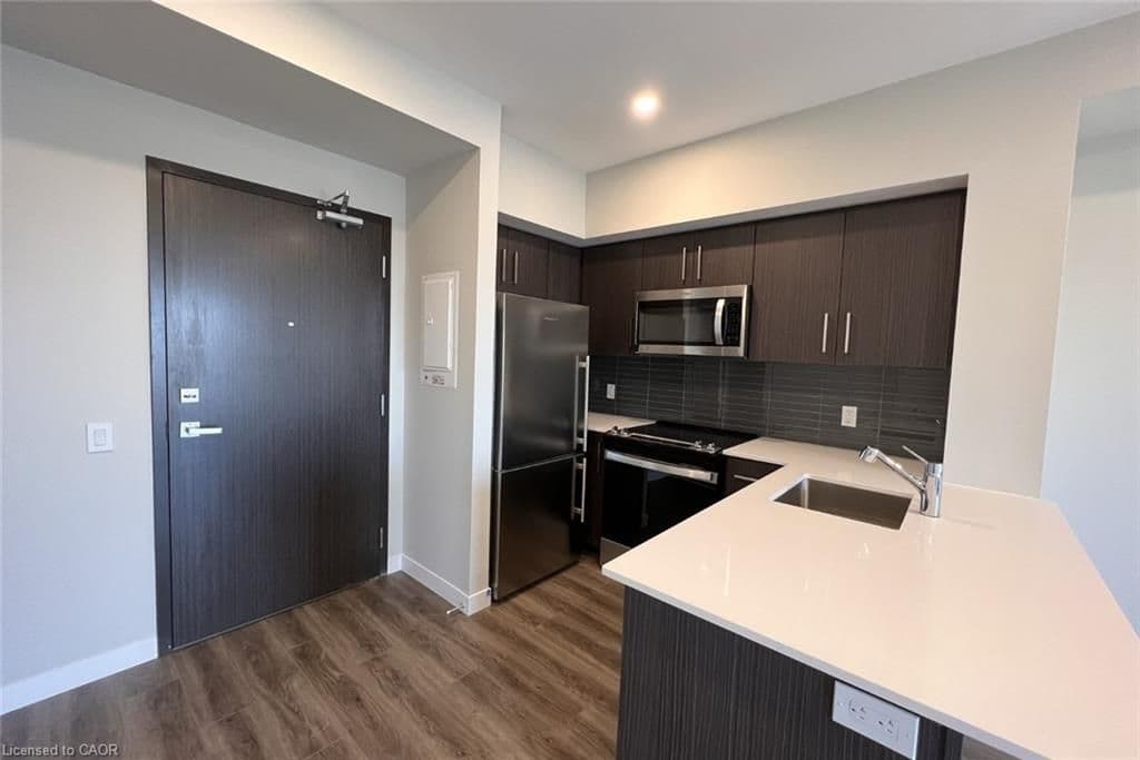 15 Queen Street 2113, Hamilton, ON L8P 0C6