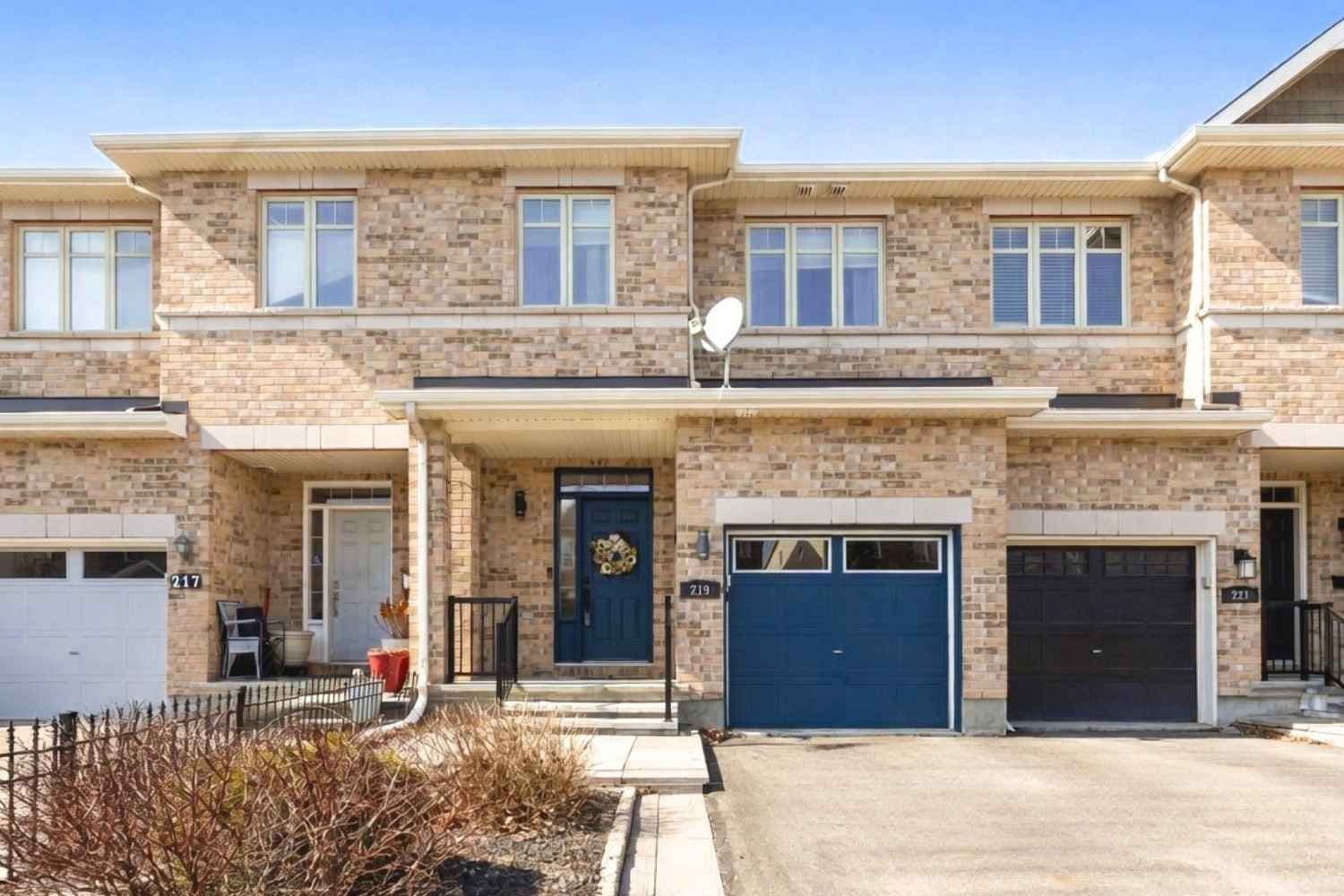 219 Jersey Tea Circle, Blossom Park - Airport and Area, ON K1V 2L4