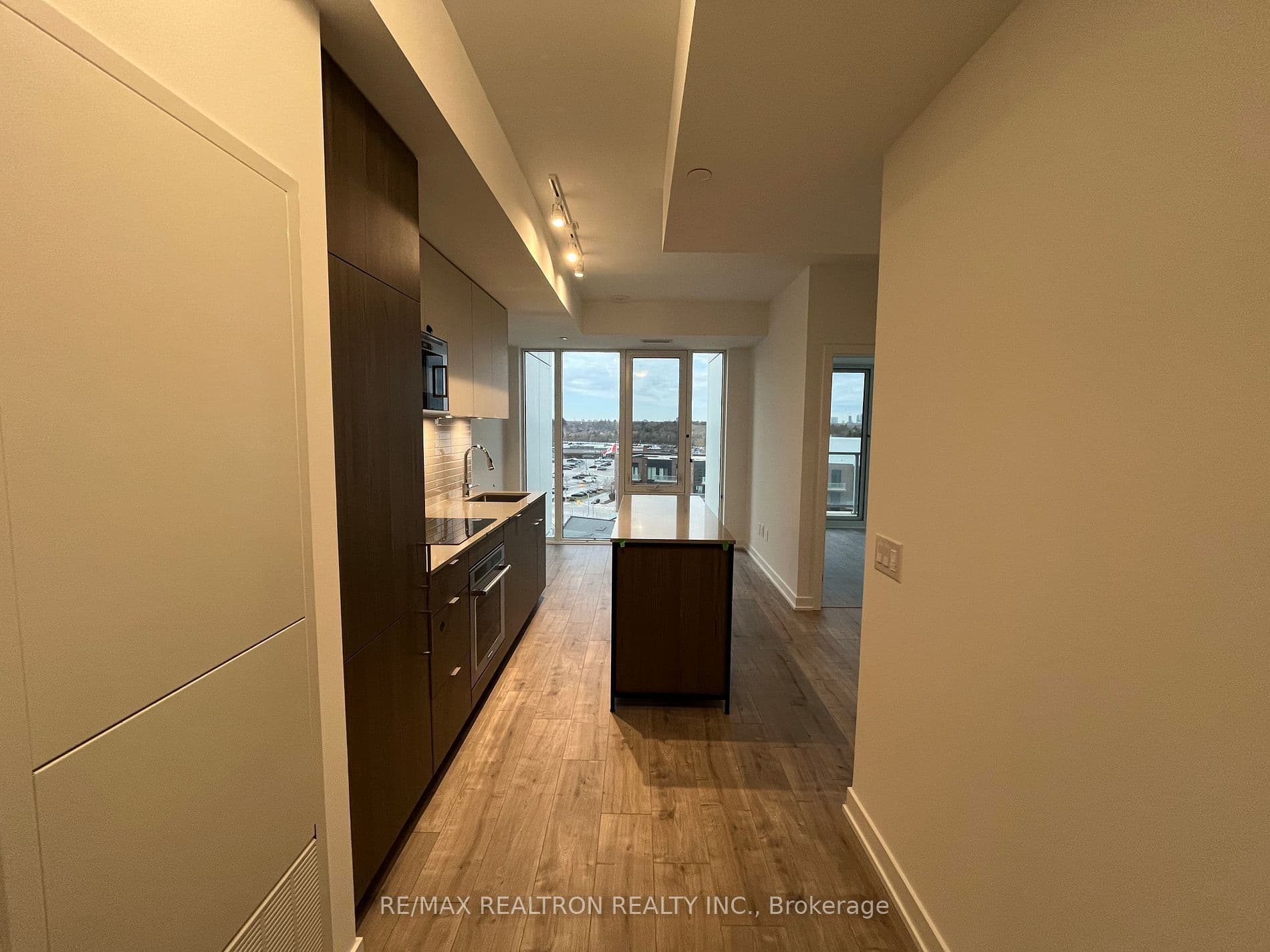 220 Missinnihe Way 817, Mississauga, ON L5H 0A9