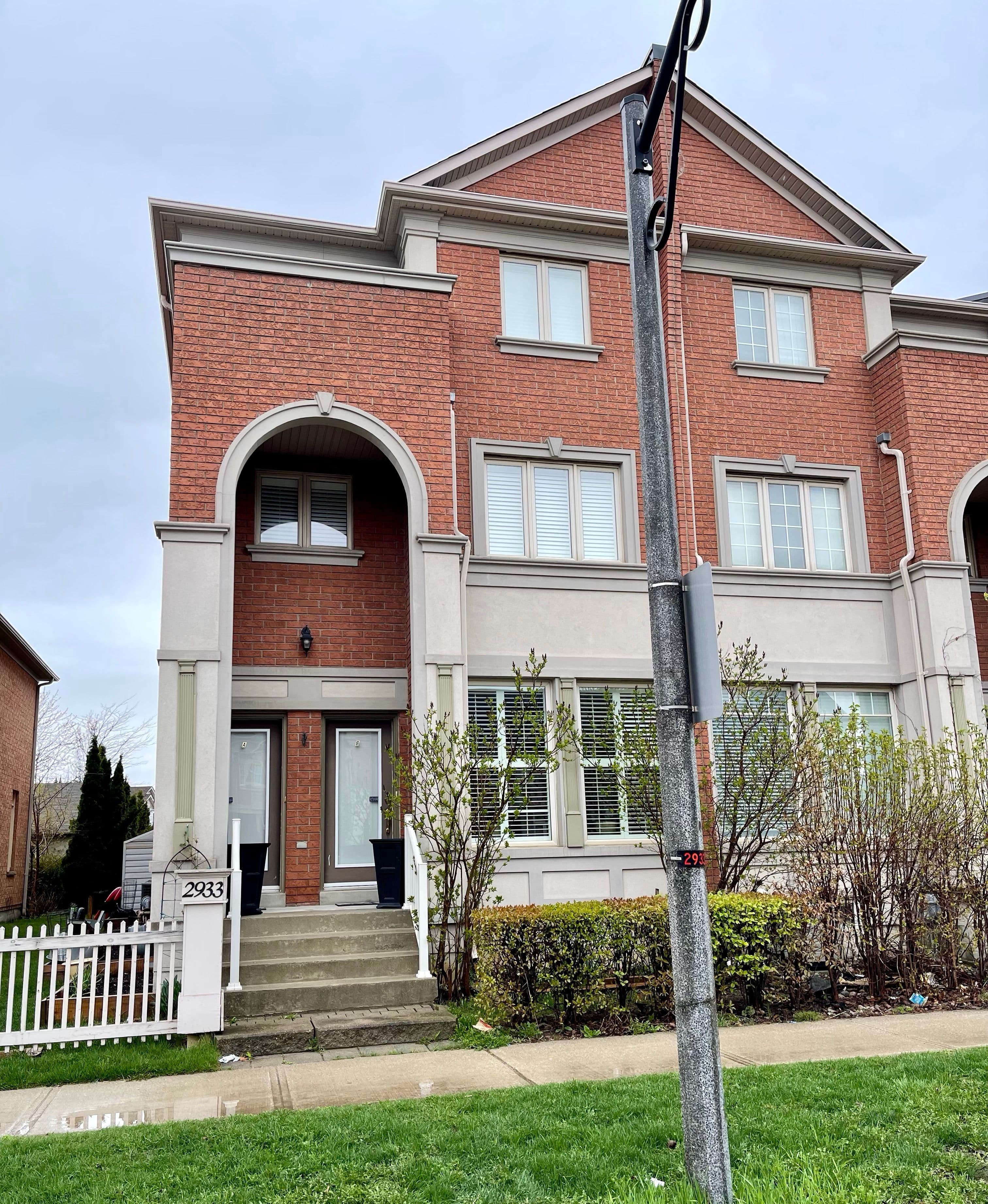 2933 Bur Oak Avenue A, Markham, ON L6B 1E6