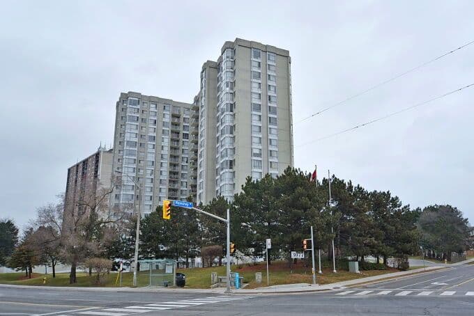 3077 Weston Road 304, Toronto W05, ON M9M 3A1