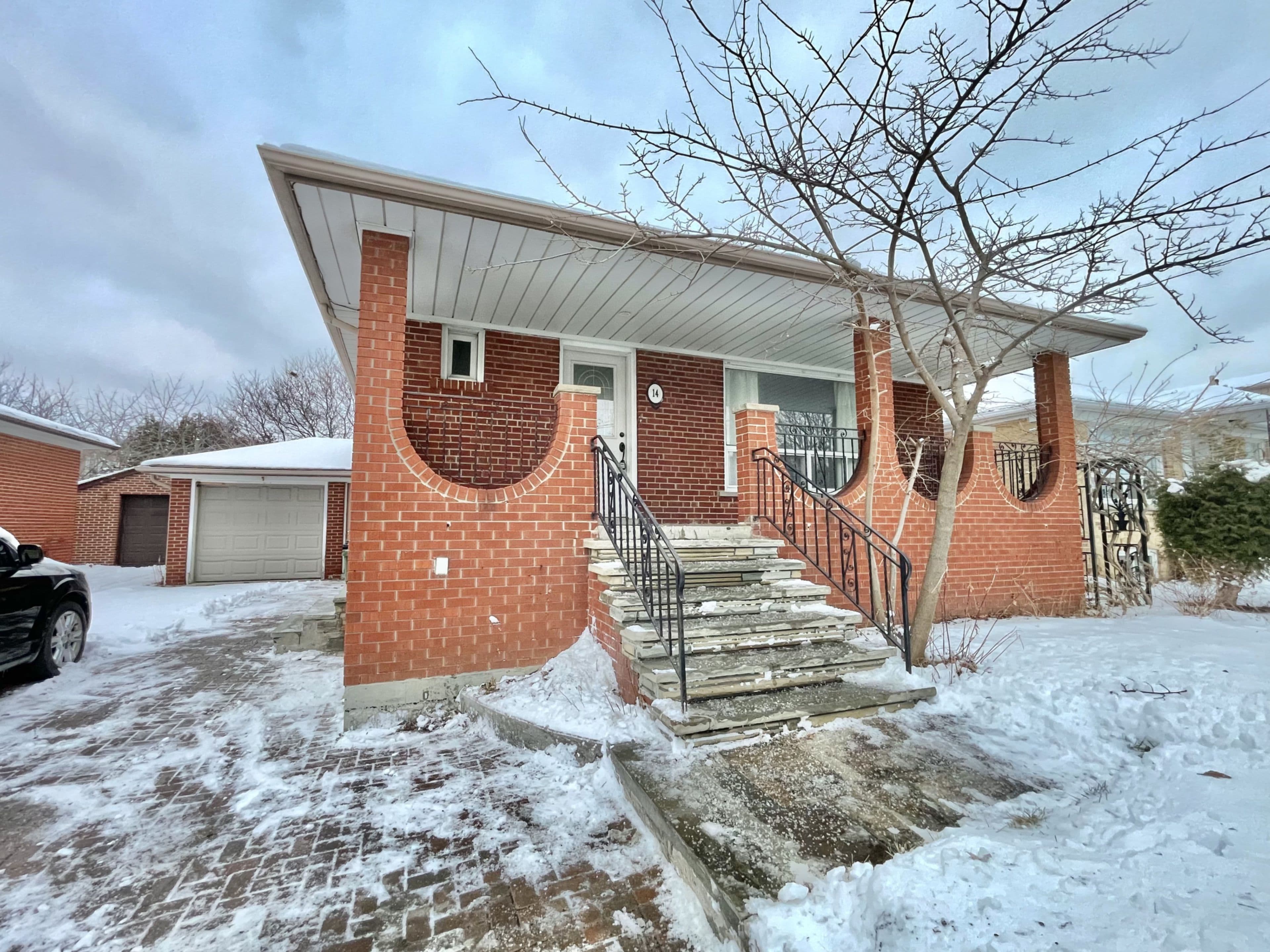 14 Madawaska Avenue Main, Toronto C14, ON M2M 2P9