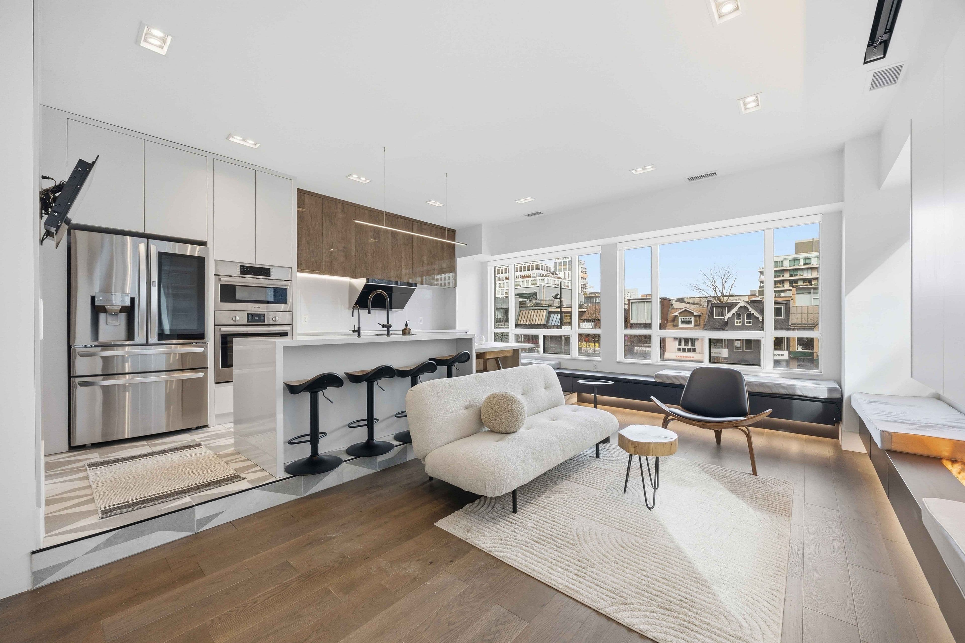 102 Bloor Street W 203, Toronto C02, ON M5S 1M8