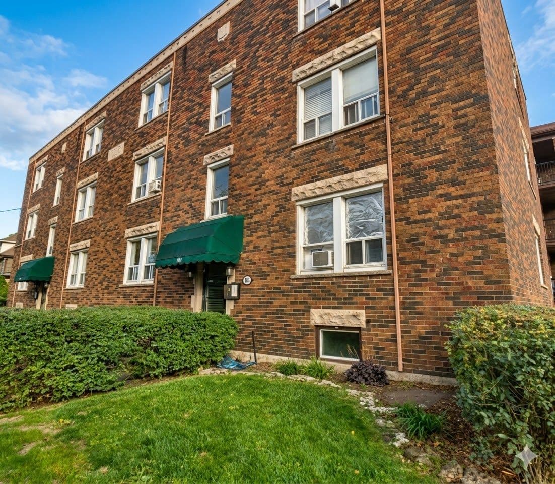 101 Connaught Avenue S 4, Hamilton, ON L8M 3C4