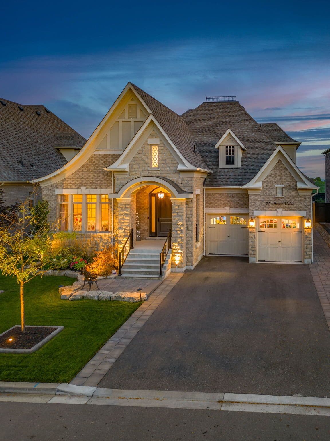 31 Munsie Drive, King, ON L7B 0N8