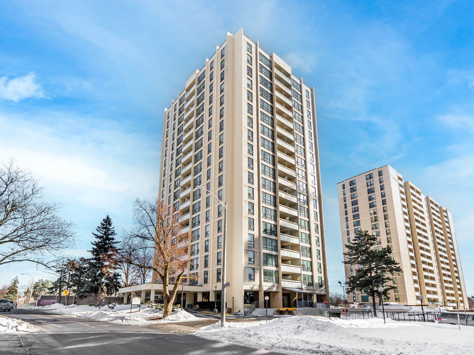 111 Ridelle Avenue 1204, Toronto W04, ON M6B 1J7