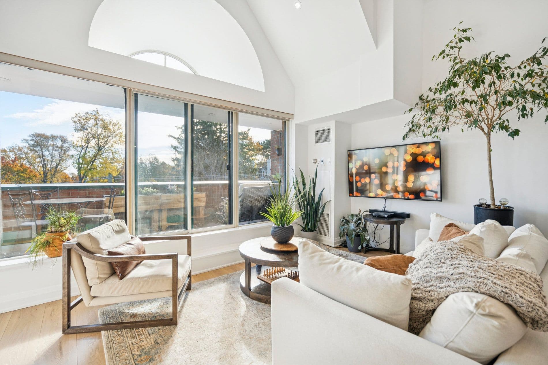 185 Robinson Street PH08, Oakville, ON L6J 7P6