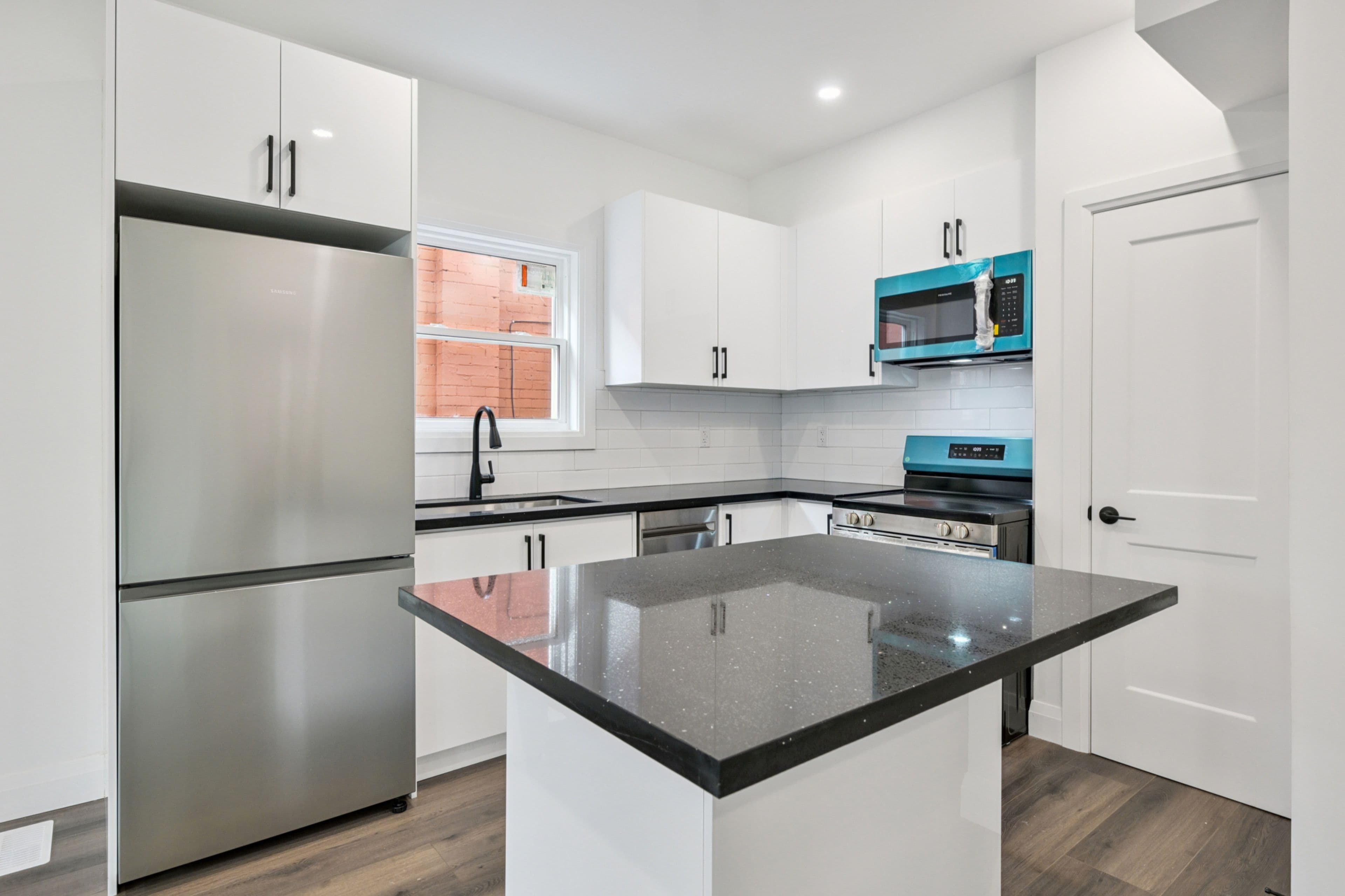 161 Weir Street N, Hamilton, ON L8H 5G1