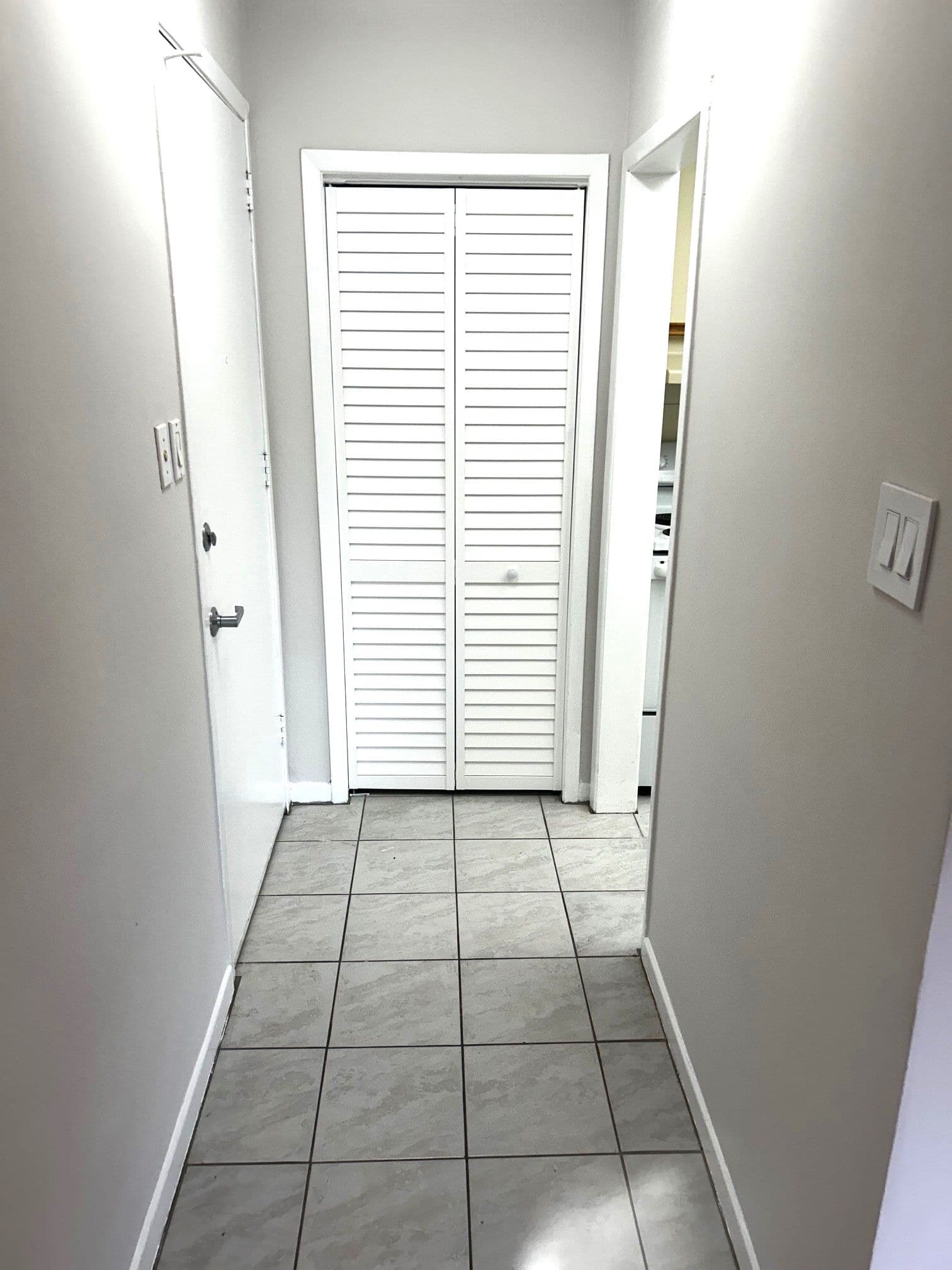 1013 Pape Avenue B, Toronto E03, ON M4K 3V8