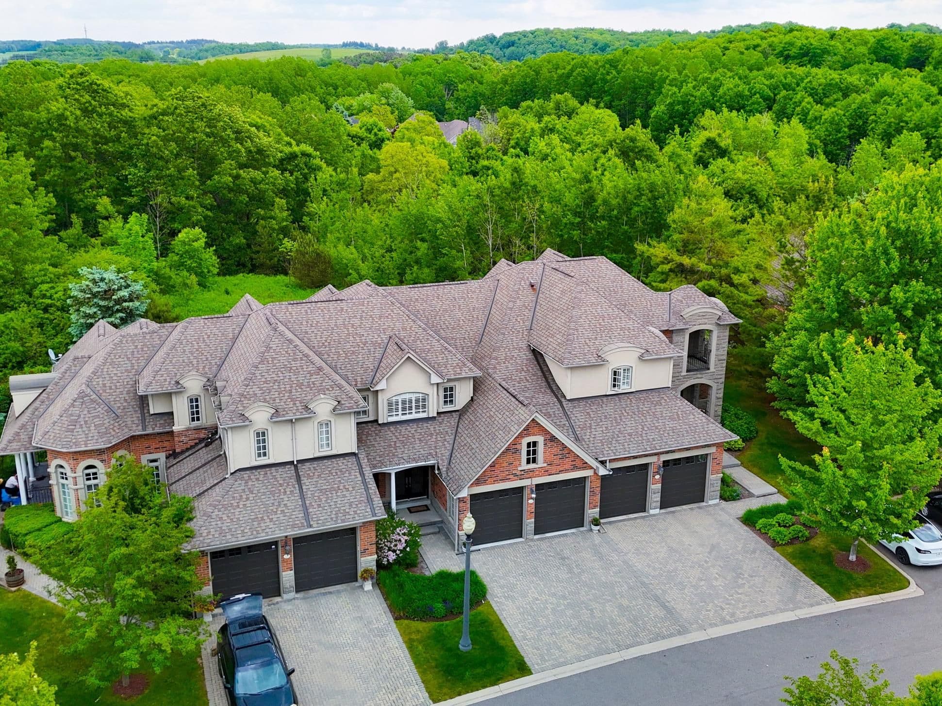 29 Tucker Court, Aurora, ON L4G 7T2