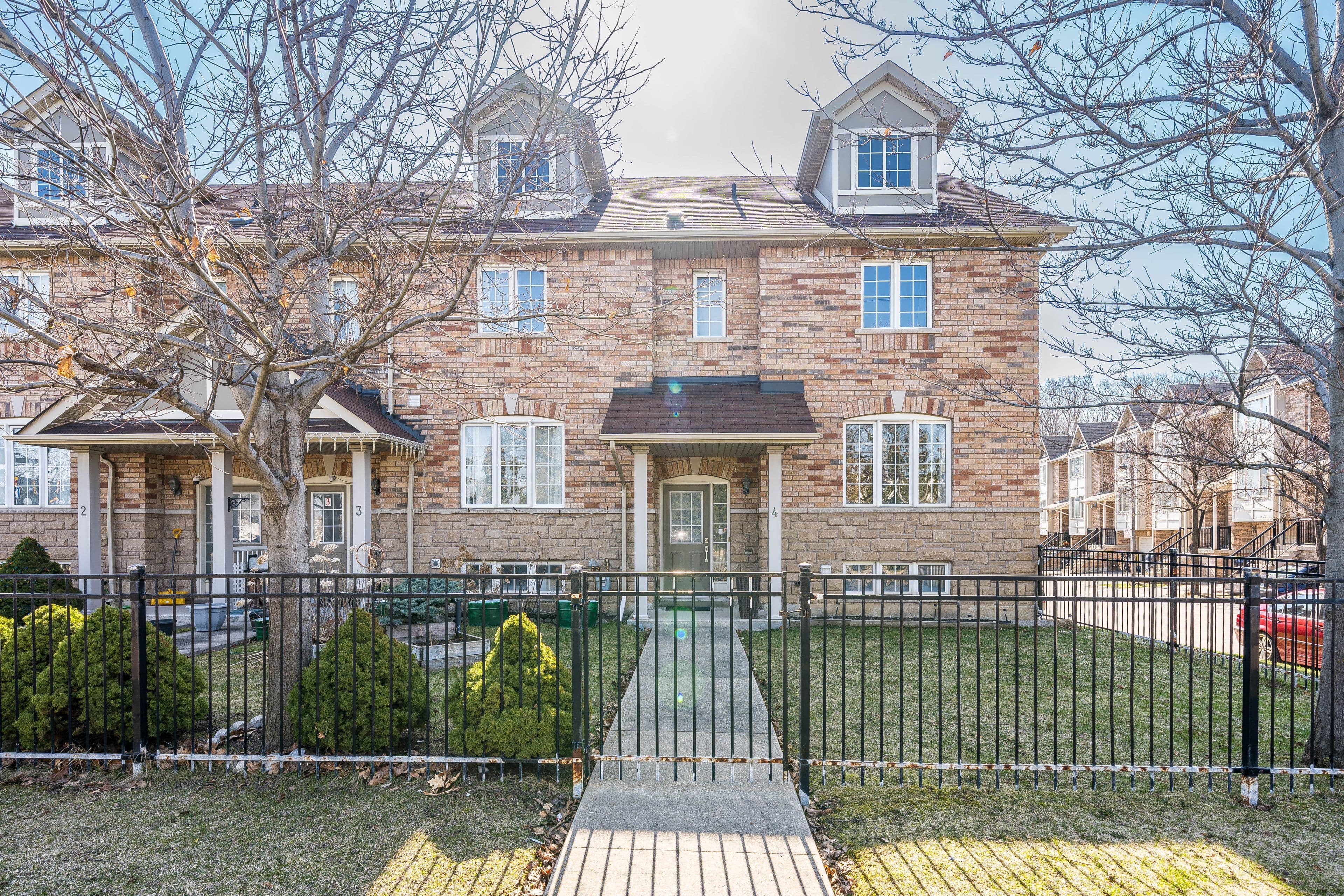 2360 Britannia Road W 4, Mississauga, ON L5M 2G7