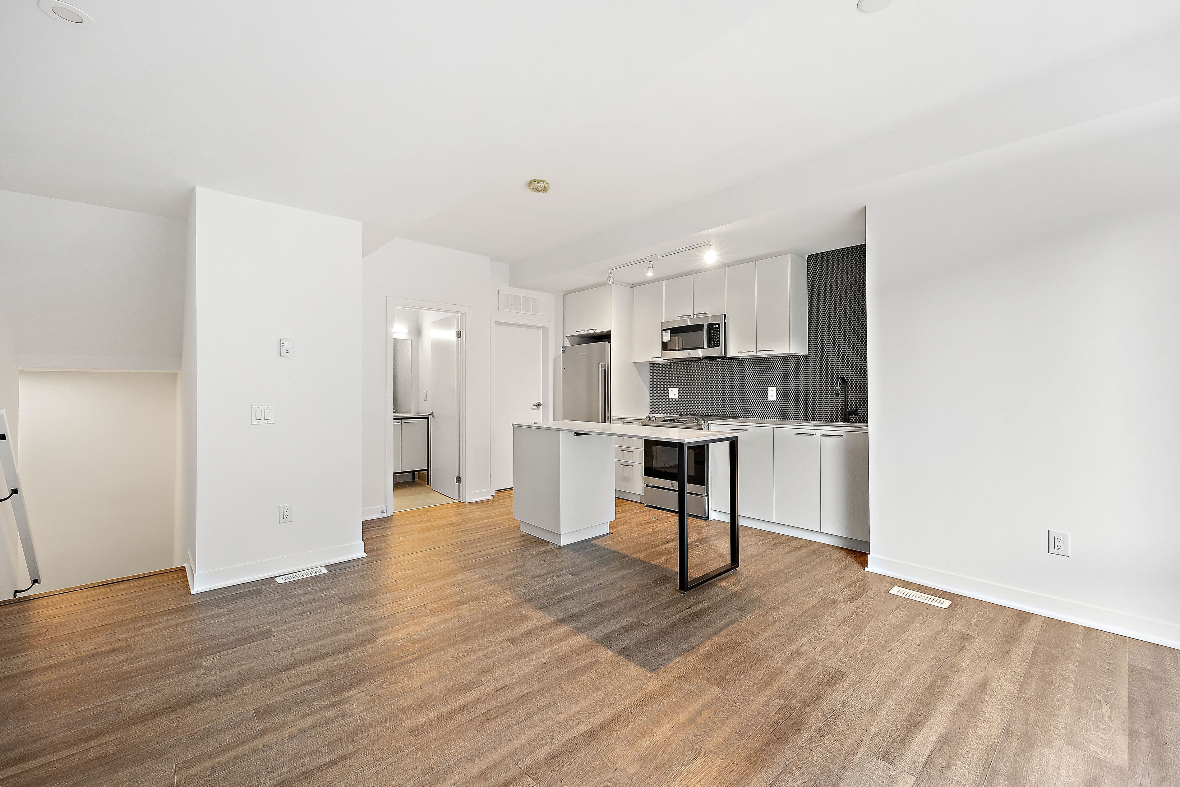 10 Ed Clark Gardens TH5, Toronto W03, ON M6N 1J5