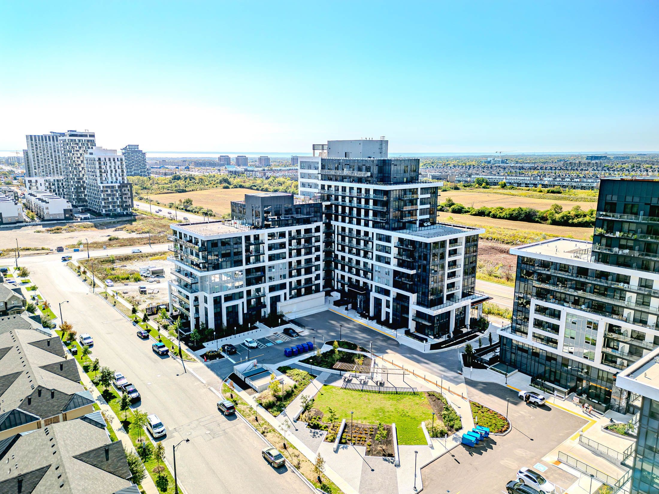 3200 William Coltson Avenue 311, Oakville, ON L6H 7W6