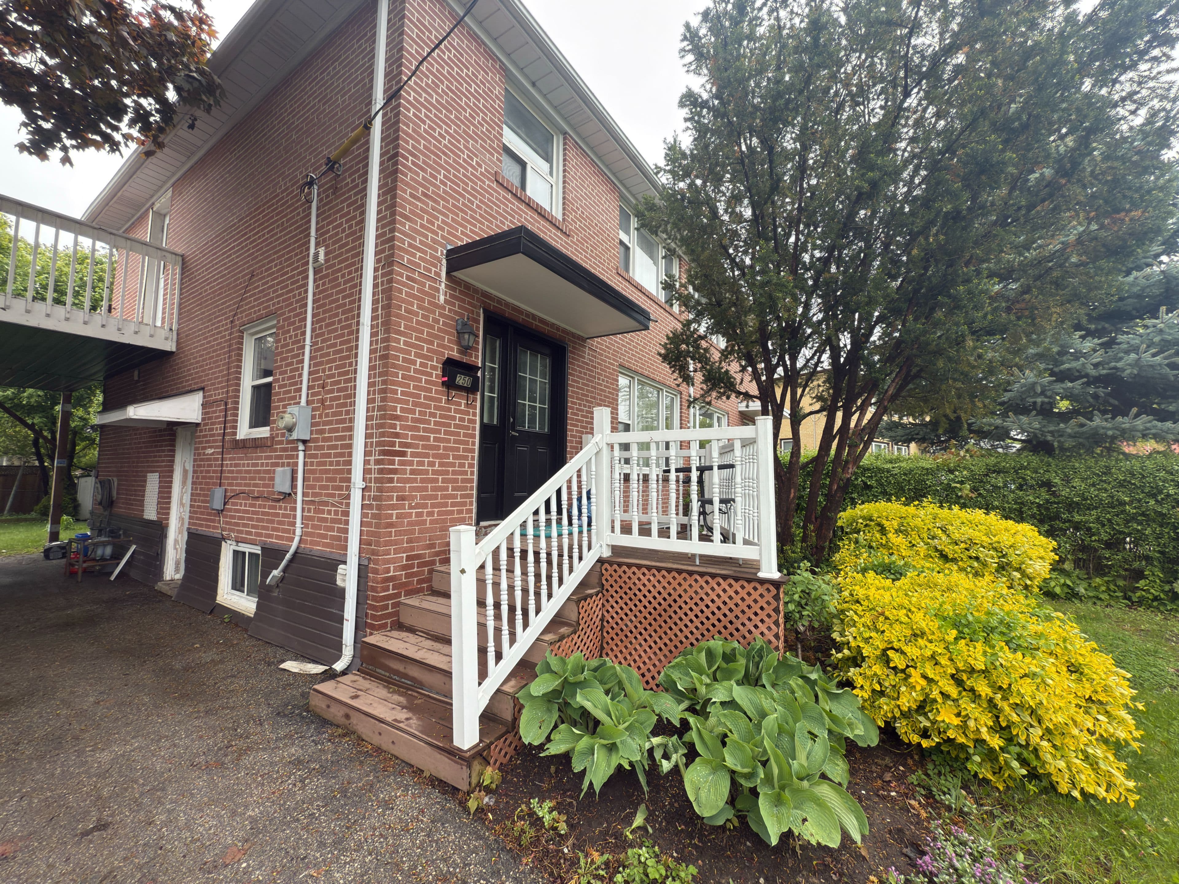 250 Mcconvey Drive, Richmond Hill, ON L4C 3K2