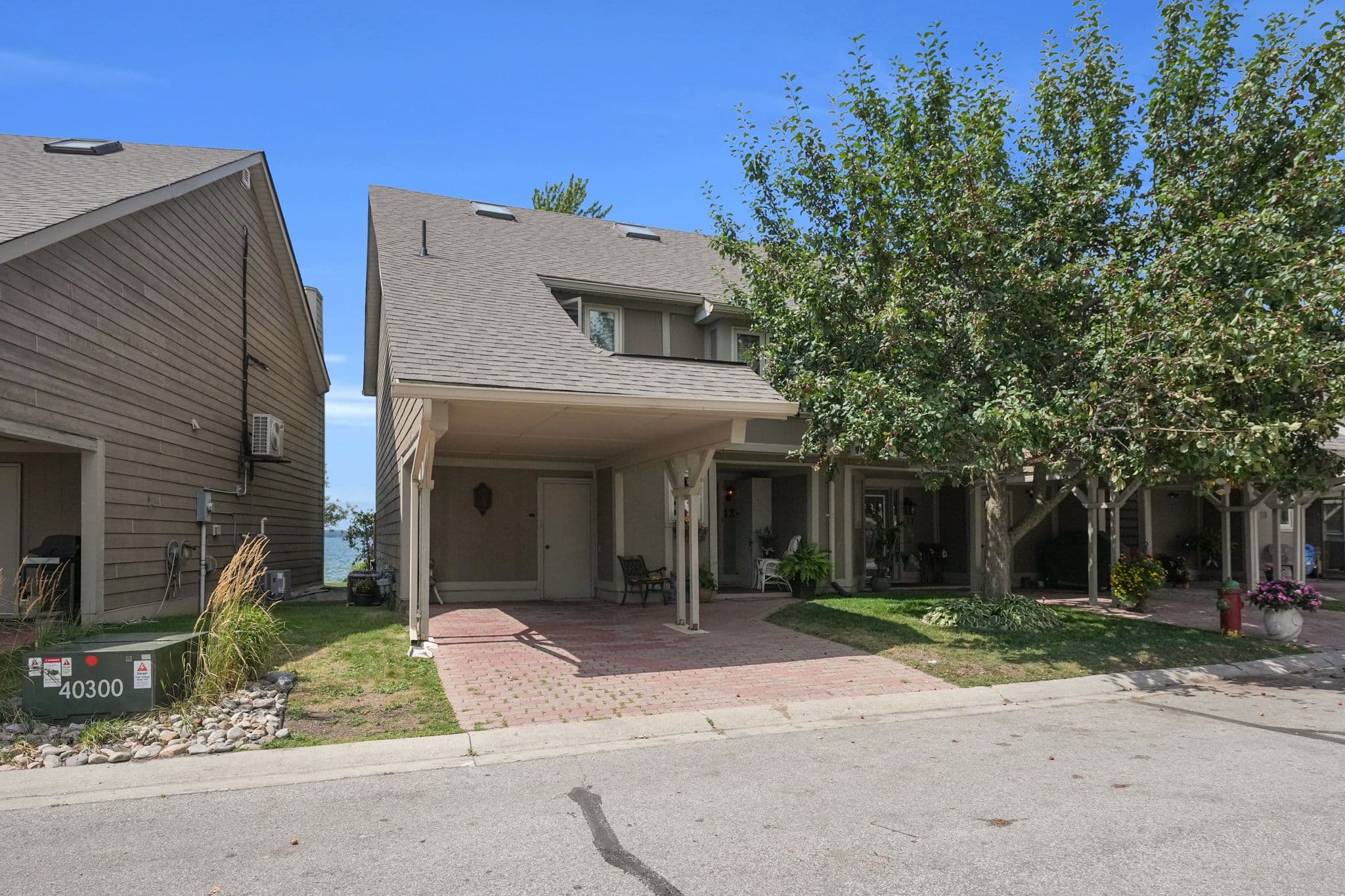 12 Davy Point Circle, Georgina, ON L4P 3H2