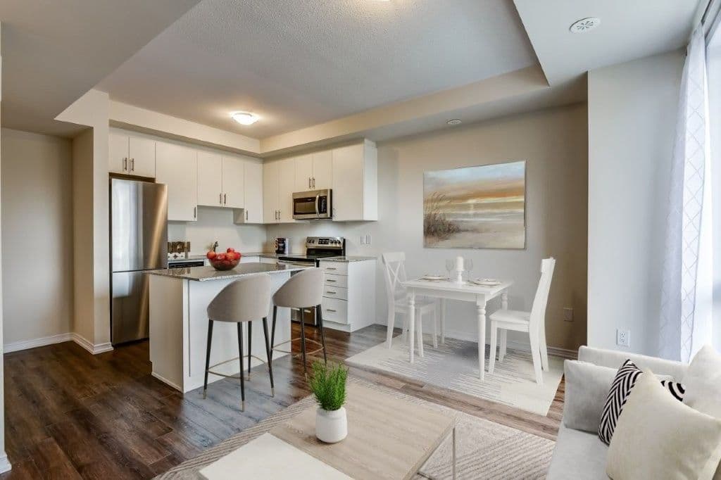 24 Fieldway Road Th7, Toronto W08, ON M8Z 3L1